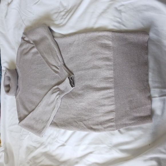 Aritzia Wilfred Wool Turtleneck Sweater Dress, Size XXS, Grey/Beige Colour - Picture 1 of 13